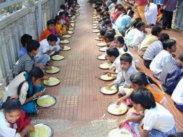 The Akshaya Patra Foundation in Hindi Children Eating