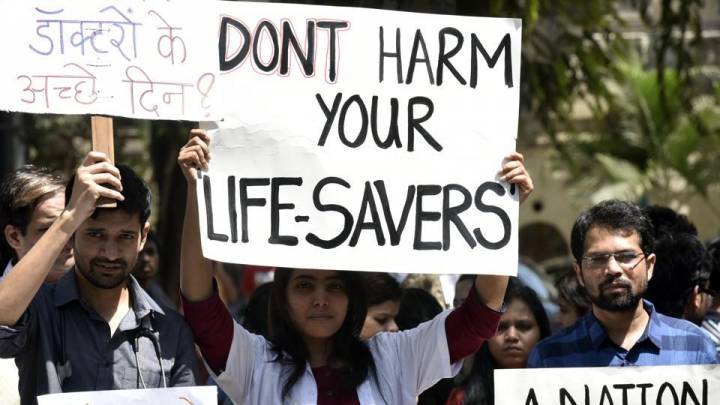 Hindi Debate There Should Be Ban on Strikes by Doctors 