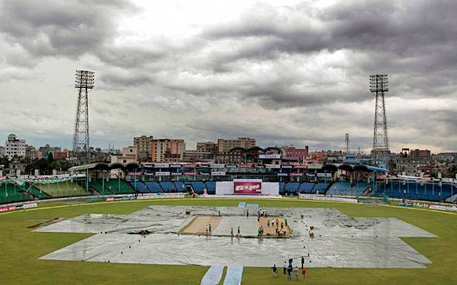 Why it rains so much in England in Hindi