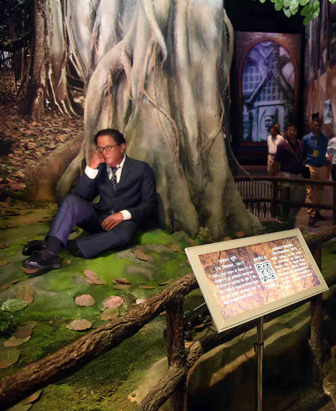 The Vice President, Shrlooking at the life-size statue of Dr. B.R. Ambedkar sitting under the Banyan Tree, at the Dr. Ambedkar National Memorial, in Delhi on May 30, 2018. The Union Minister for Social Justice and Empowerment, Shri Thaawar Chand Gehlot and the Minister of State for Social Justice & Empowerment, Shri Vijay Sampla are also seen.